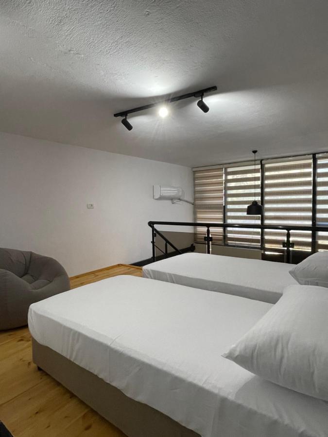 D&E Apartaments Tirana Esterno foto
