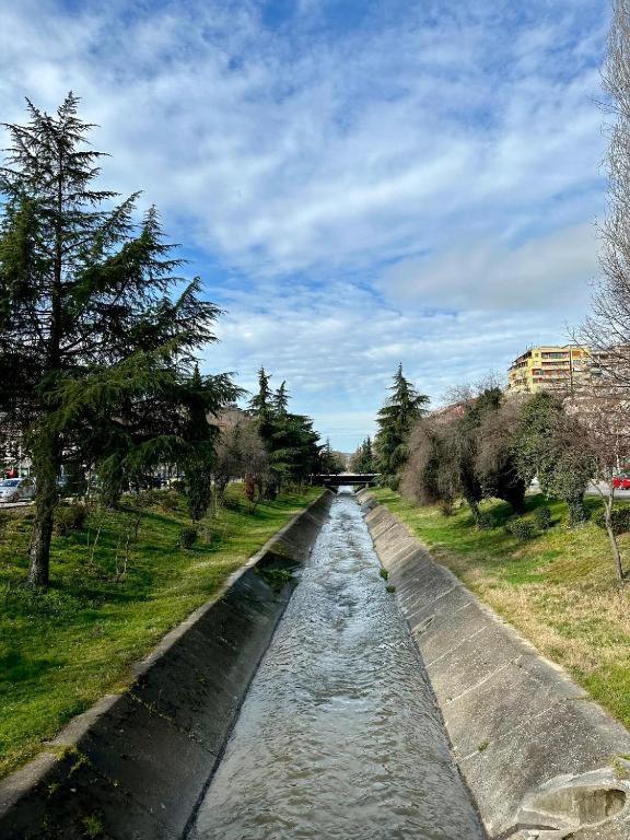 D&E Apartaments Tirana Esterno foto