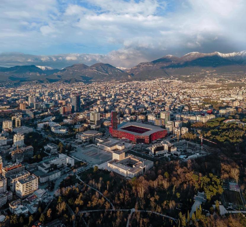 D&E Apartaments Tirana Esterno foto